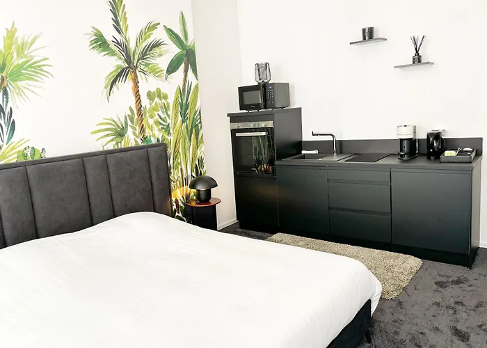 People - N4 * Алансон